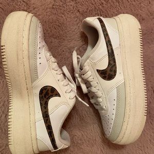 Nike Women's Court Vision Low Alta Basketball Shoes